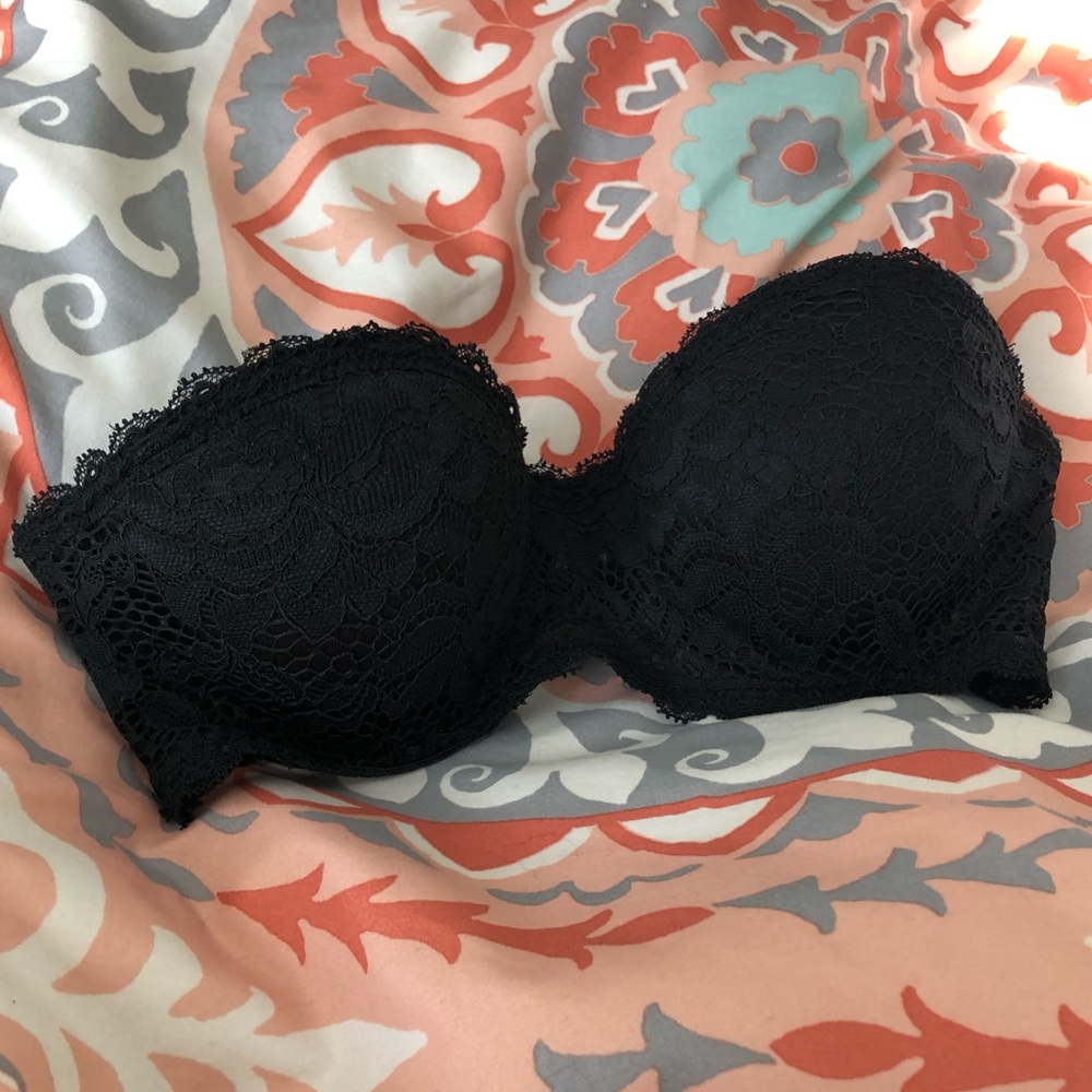 Strapless lace bra